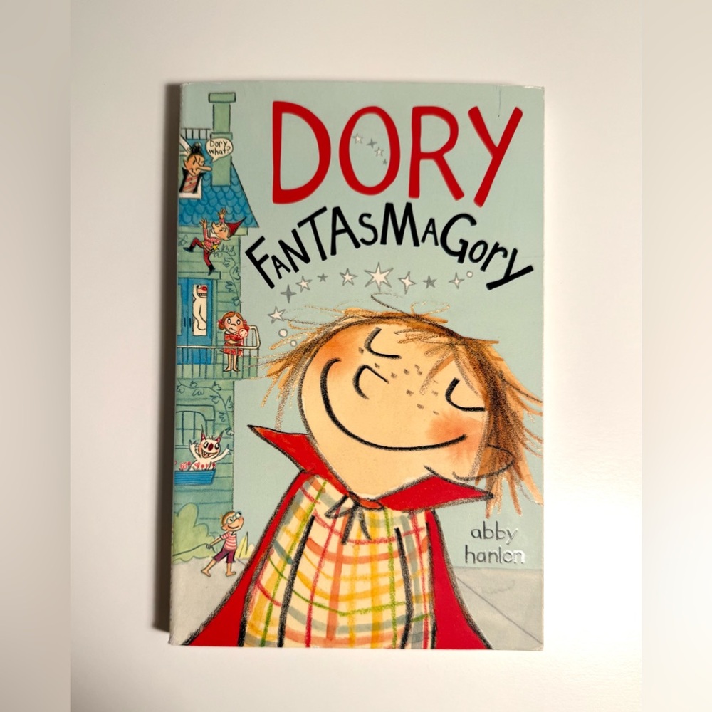 Softcover Book with illustrations - Dory Fantasmagory by Abby Hanlon